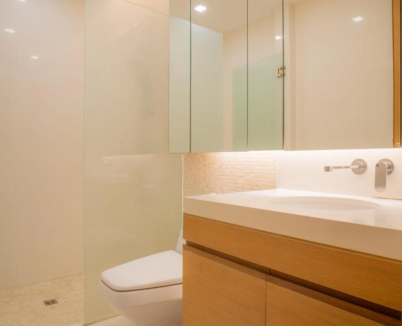 Modern Beachfront Apartment Naithon Beach