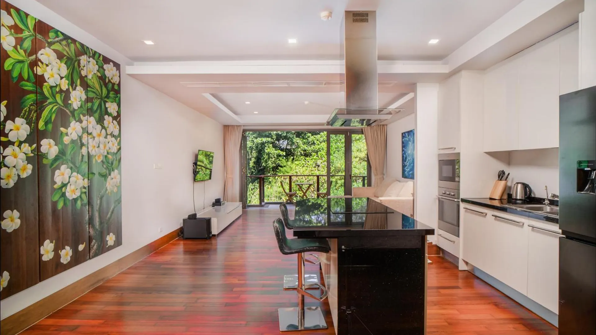 Modern Beachfront Apartment Naithon Beach